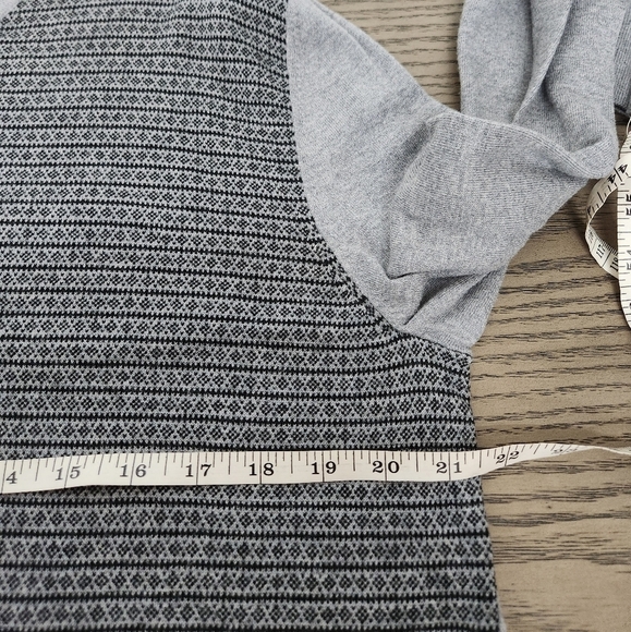 Banana Republic Wool Silk Blend Sweatshirt Mens Large Gray Geometric Pattern - Picture 6 of 7